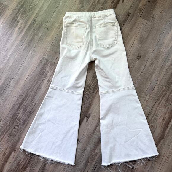 Free People Women’s White Flare Jeans Size 27 Raw Hem High Rise Boho Denim Pants - Picture 2 of 10
